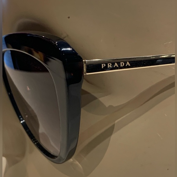 Pre-Owned Prada Sunglasses - Picture 4 of 10
